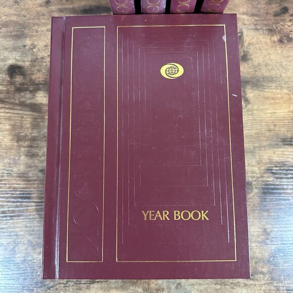 Vintage Lot of 10 Year Book 1994-2003 Events of 1993-2002 Encyclopedia Book Set - Picture 8 of 12